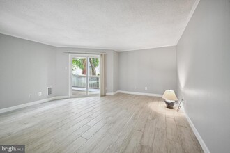 1532 Lincoln Way in McLean, VA - Building Photo - Building Photo