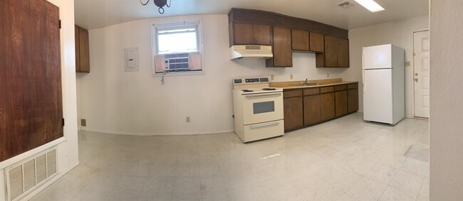 1120 N Oak St in Clovis, NM - Building Photo - Building Photo