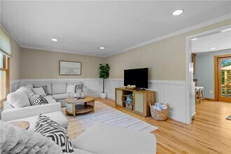 46 Steamboat St in Jamestown, RI - Building Photo - Building Photo