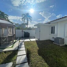 3530 NW 1st St in Miami, FL - Foto de edificio - Building Photo