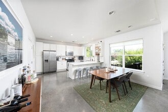 301 W Stassney Ln in Austin, TX - Building Photo - Building Photo
