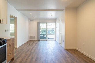 3305 Primera Ave in Los Angeles, CA - Building Photo - Interior Photo