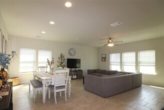 8104 Daisy Cutter Crossing in Georgetown, TX - Building Photo - Building Photo