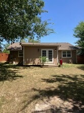 6902 Colony Park Dr in Austin, TX - Foto de edificio - Building Photo