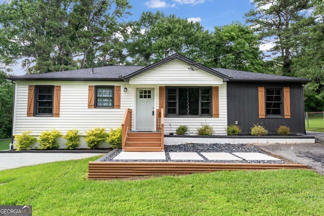 1326 Stella Cir SW in Mableton, GA - Building Photo