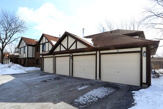 Deerpath Manor in Palatine, IL - Building Photo - Building Photo
