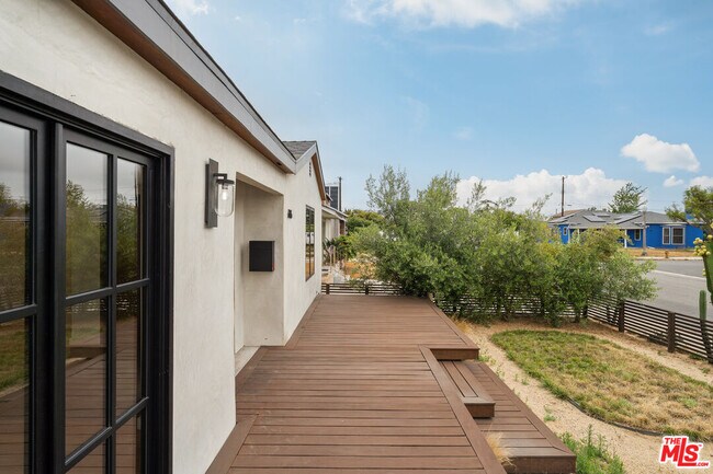 6116 W 85th Pl in Los Angeles, CA - Building Photo - Building Photo
