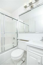 400 E 71st St-Unit -#C4 in New York, NY - Building Photo - Building Photo