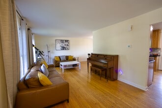 5 Castlegate Ct in Vernon Hills, IL - Building Photo - Building Photo