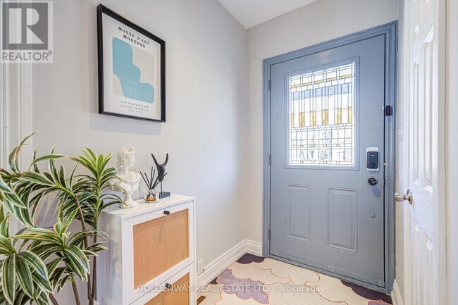 211 Pemberton Ave in Toronto, ON - Building Photo - Building Photo