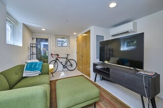19 Clary St, Unit 17-1 in Cambridge, MA - Building Photo - Building Photo