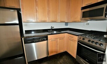 EAST 49 STREET in New York, NY - Building Photo - Building Photo