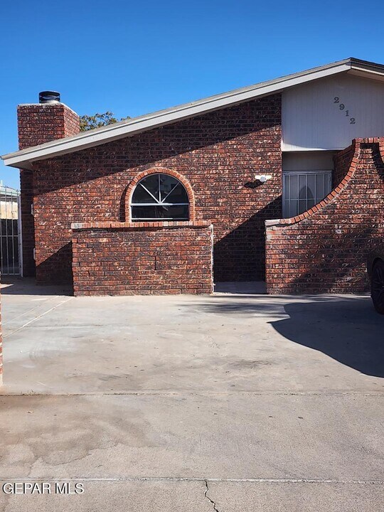 2912 E Glen Dr in El Paso, TX - Building Photo