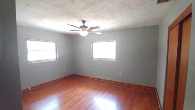 506 NE 10th Ave in Ocala, FL - Foto de edificio - Building Photo