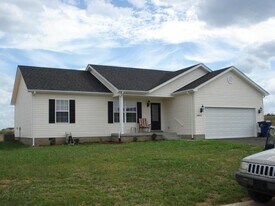 1451 Quebec Way in Bowling Green, KY - Building Photo