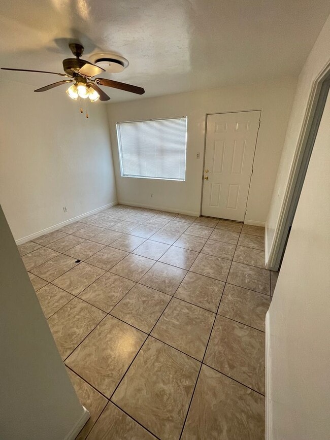 803 Knotts St in Bakersfield, CA - Building Photo - Building Photo