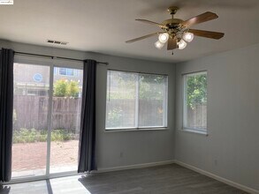 10448 Almanor Cir in Stockton, CA - Building Photo - Building Photo