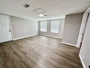 610 Garrett St in Liberty, TX - Building Photo - Building Photo