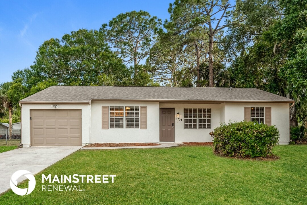 3793 Lorton Ave in North Port, FL - Building Photo