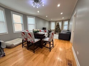 5351 W Foster Ave in Chicago, IL - Building Photo - Building Photo