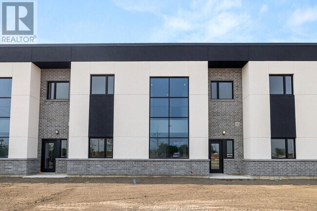 4400 Laurier Pkwy in Lasalle, ON - Building Photo - Building Photo