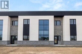 4400 Laurier Pkwy in Lasalle, ON - Building Photo - Building Photo