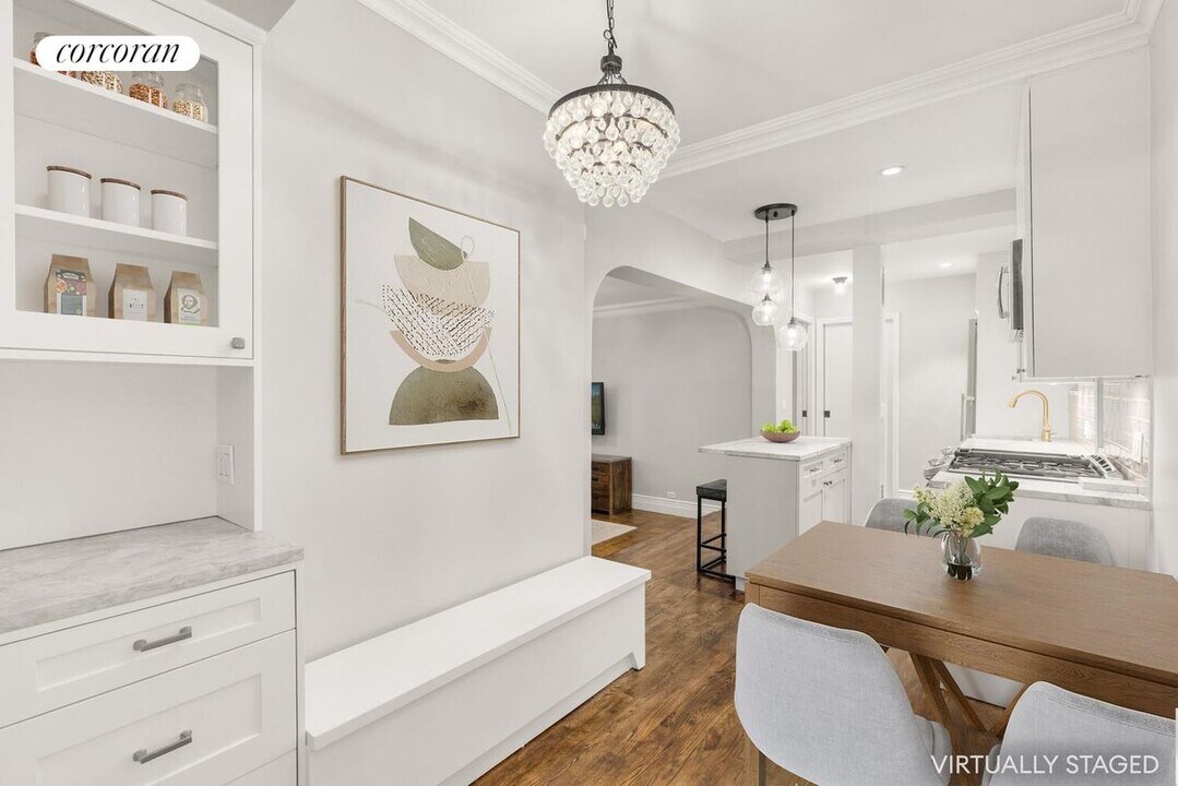 210-218 W 19th St in New York, NY - Building Photo