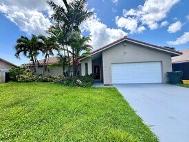 210 Oregon Ln in Boca Raton, FL - Building Photo