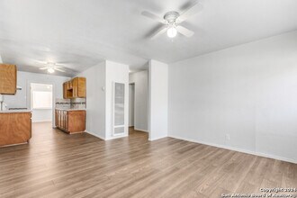 6139 Lawn Valley Dr in San Antonio, TX - Building Photo - Building Photo