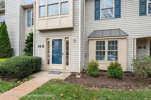 14 Stuart Dr in Freehold, NJ - Building Photo