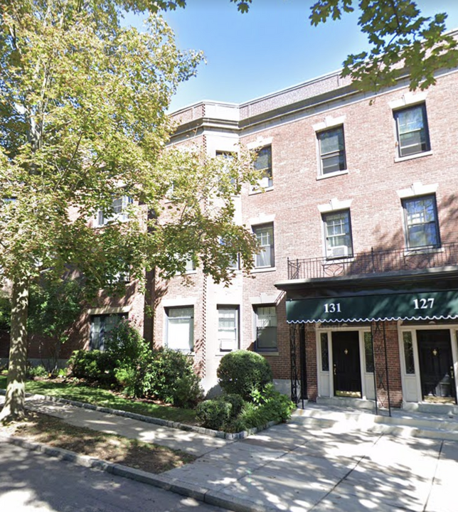 131 Freeman St, Unit 1a in Brookline, MA - Foto de edificio