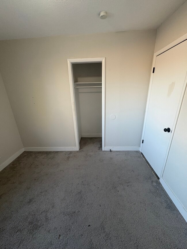 429 Summit Dr in Henderson, NV - Building Photo - Building Photo