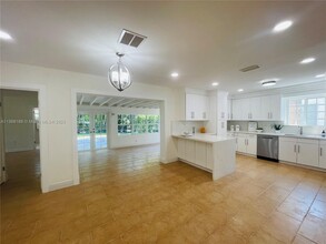 658 Bird Rd in Coral Gables, FL - Building Photo - Building Photo