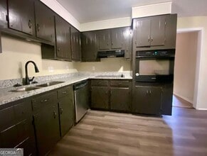 209 Scarborough Rd in Centerville, GA - Foto de edificio - Building Photo