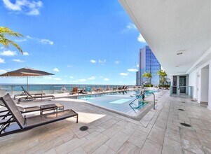 1300 Brickell Bay Dr, Unit 1802 in Miami, FL - Building Photo - Building Photo