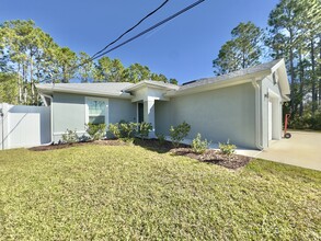 8 Linda Pl in Palm Coast, FL - Building Photo - Building Photo