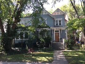 1306 Hinman Ave, Unit A in Evanston, IL - Building Photo