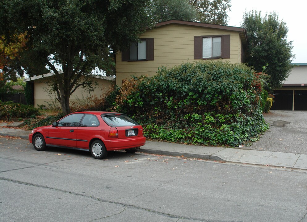 366-372 Camille Ct in Mountain View, CA - Building Photo