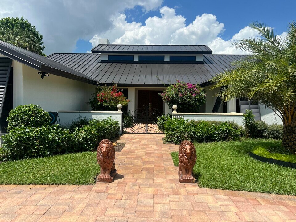 5091 SE Burning Tree Cir in Stuart, FL - Building Photo