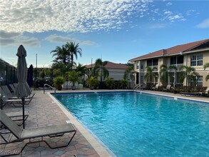 8326 Bernwood Cove Loop in Ft. Myers, FL - Foto de edificio - Building Photo