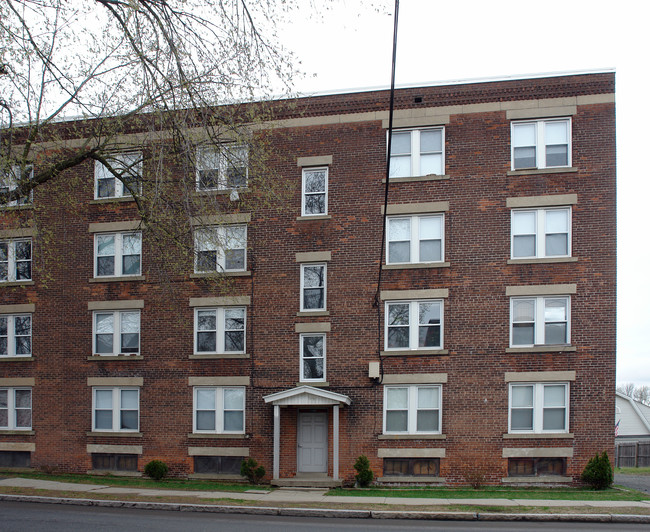 1189 Grattan St in Chicopee, MA - Foto de edificio - Building Photo