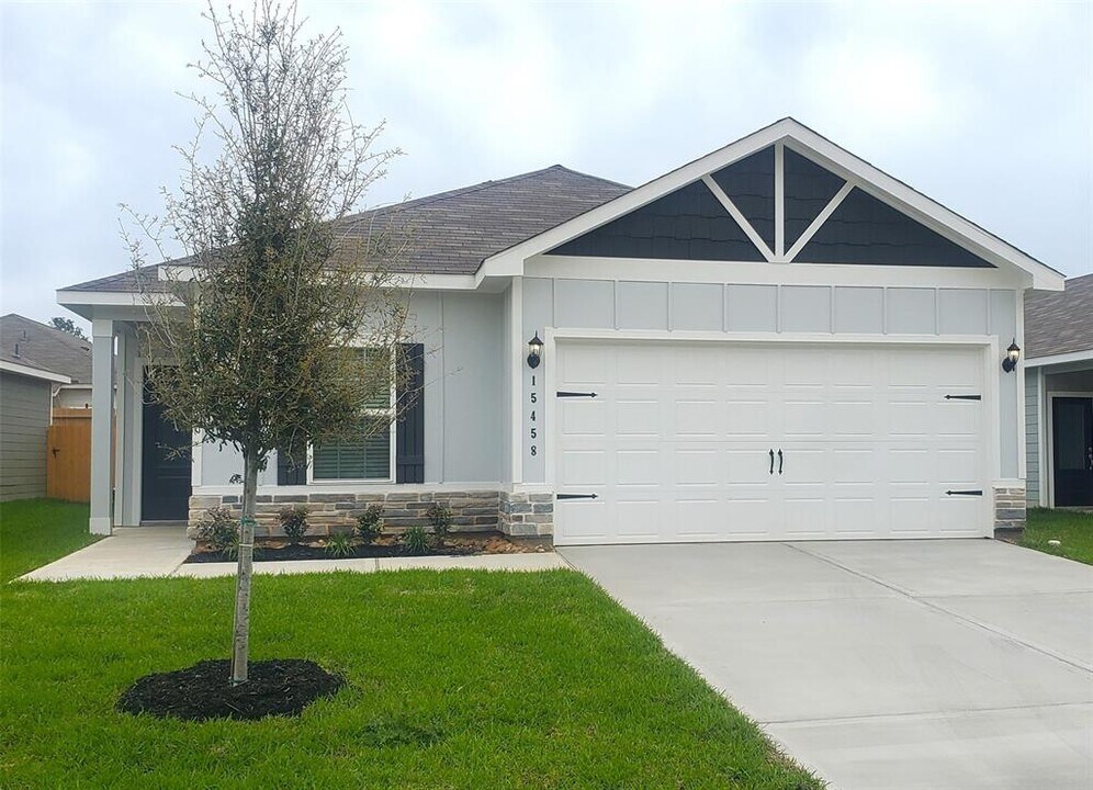 15458 Maple Ter Dr in Conroe, TX - Building Photo