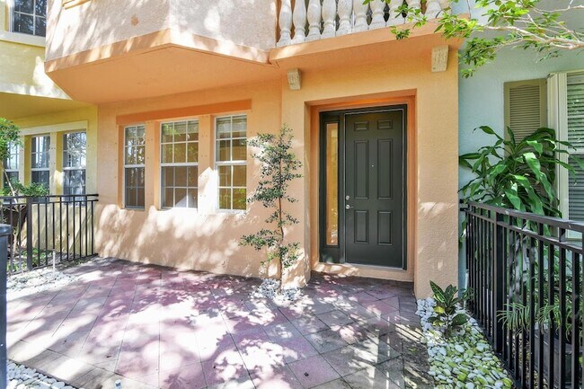 2441 San Pietro Cir, Unit 19-00 in Palm Beach Gardens, FL - Building Photo - Building Photo