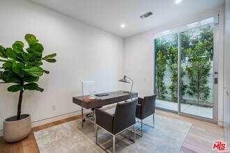 721 N Vista St in Los Angeles, CA - Building Photo - Building Photo