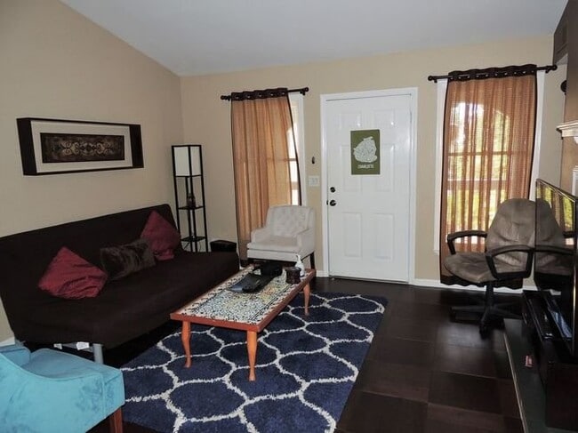 430 Queens Rd