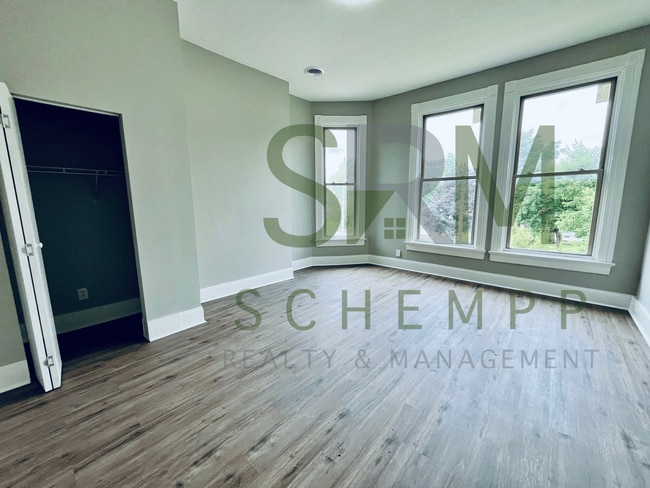 2708 W Main St in Louisville, KY - Foto de edificio - Building Photo