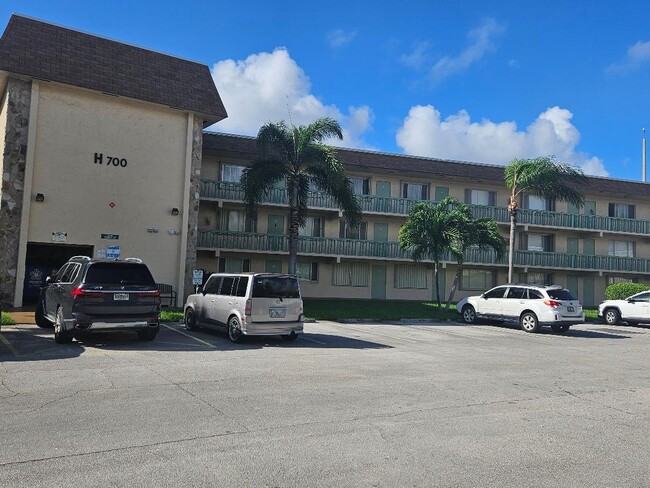 property at 700 Village Green Ct