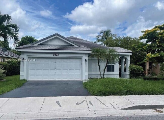 property at 2823 Lake Park Cir E