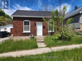 32 Niagara St in Brantford, ON - Building Photo