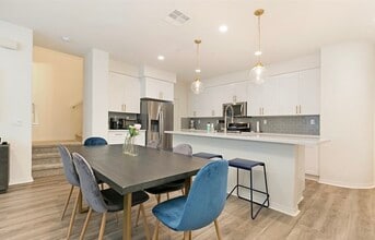 931 E Drapery Ln in Anaheim, CA - Building Photo - Building Photo